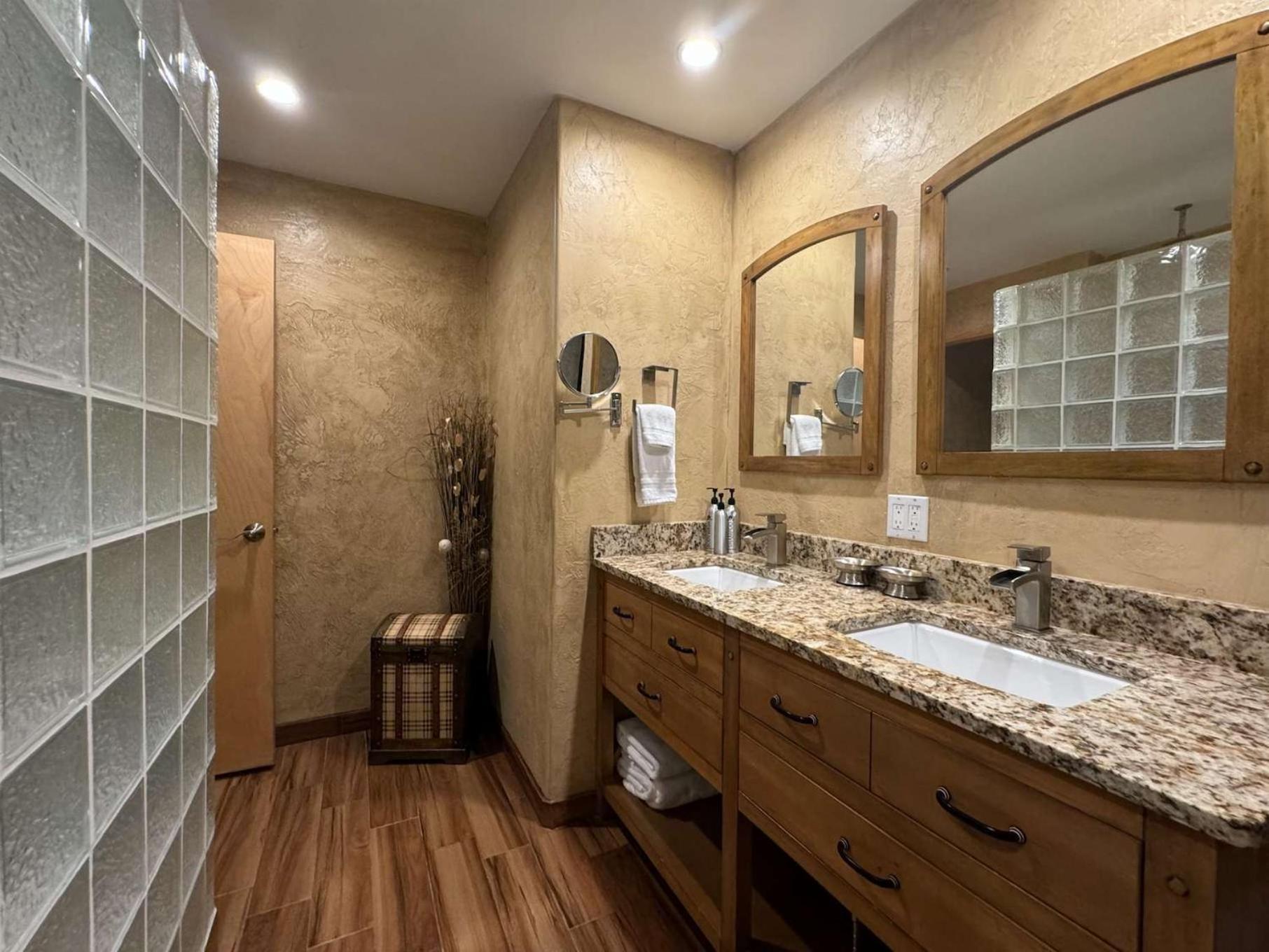 Best Location In The Heart Of Lions Head, Ski Lockers, Jacuzzi And Pool Vail Exterior photo